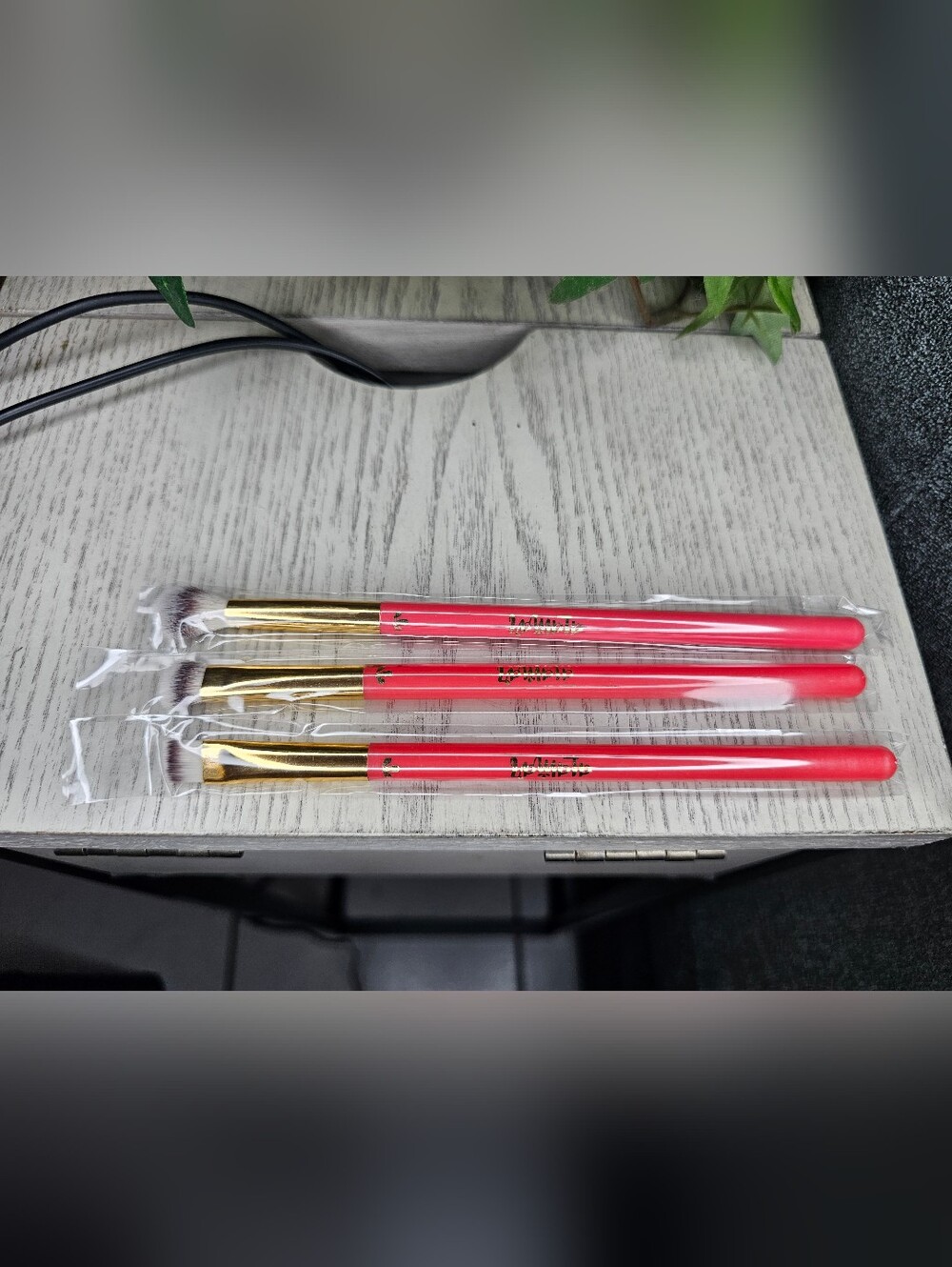 Alamar Pink and Gold Makeup Brush Set